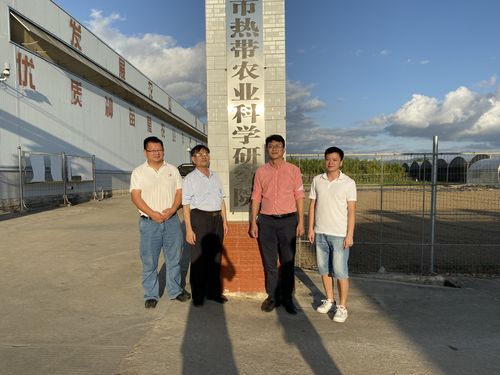 在参观基地后,周朝华教授与院长孔祥义就共同培养研究生一事做了详细