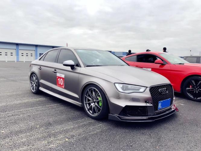 男子花20万,给奥迪a3加装尾翼,网友:这尾翼是飞机上拆