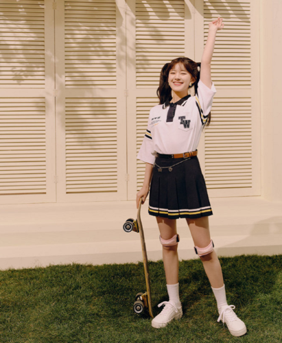 赵露思穿jk玩滑板,有谁注意到她的膝盖,这是摔的吗