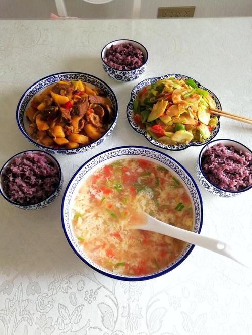 放假宅家里用心做饭菜,看我家四天的午餐,虽然不豪华