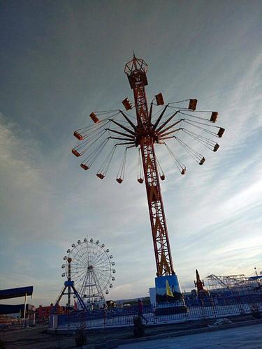 克拉玛依的游乐场.