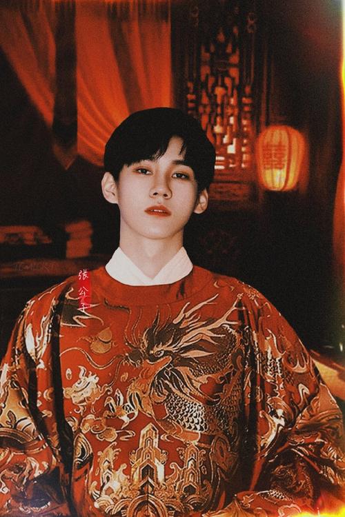 bg之神张真源,直女天菜小狼狗,初恋男友张真源,芳心狙击最佳射手.