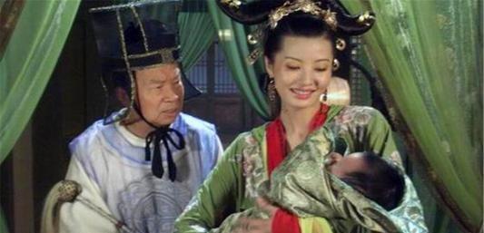 太后临终前连连扯衣服等到咽气后皇帝让她退下皇袍去见父皇