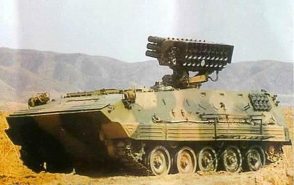 中国85式130毫米履带式自行火箭炮