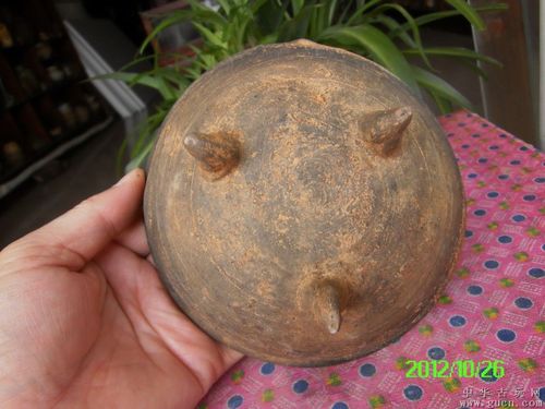 唐代铁胎三脚双耳香炉