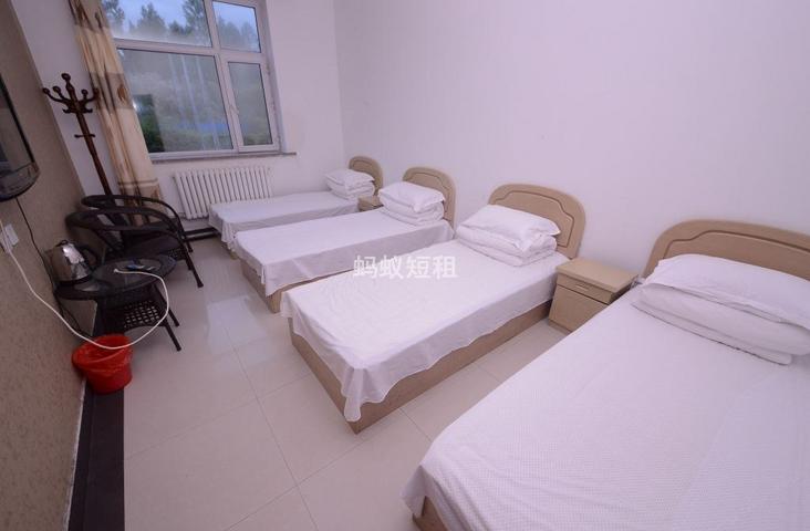 哈尔滨民宿短租-五常附近住宿-五常凤凰山商务会馆四人间-「蚂蚁短租