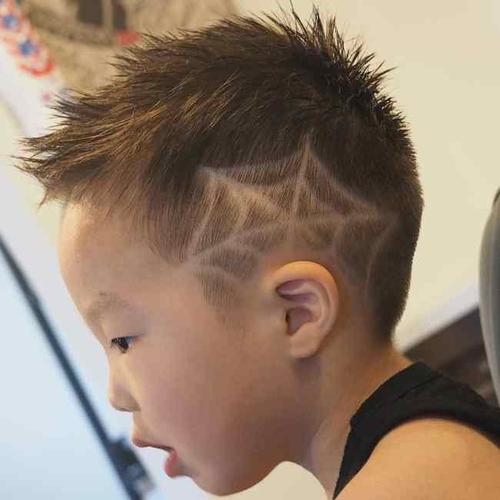 小男孩发型别乱剪推荐这两种剪完很帅气