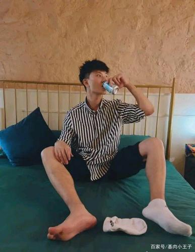 白袜男生——推荐给大家