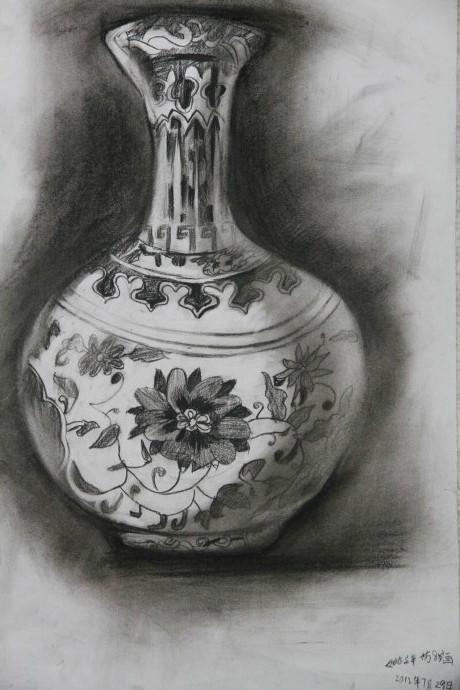 素描青花瓷瓶图片