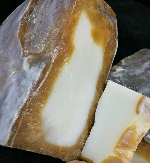 且末糖白玉称得上是且末料中的代表之作.