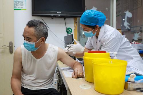 新冠疫苗接种进行时:长沙多个社区卫生服务中心开通老年人接种绿色