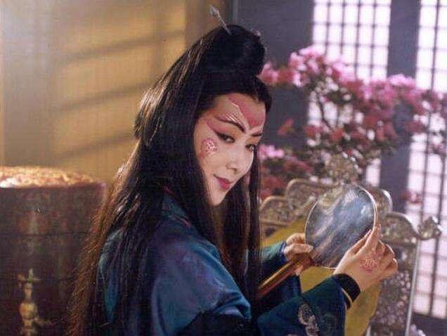 越剧演员茅威涛饰演的东方不败,这个妆容太妖娆了
