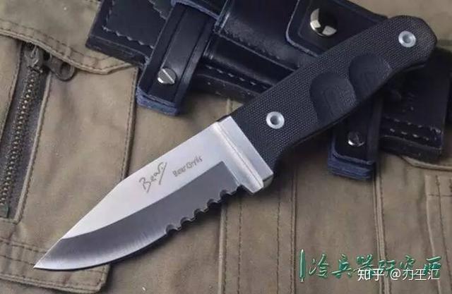 贝爷在野外无所不能的秘密武器,浅谈户外求生刀的选择