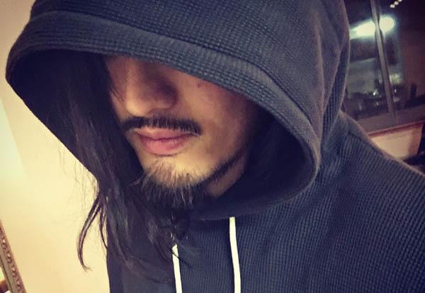 6月7日下午,王传君发微博疑承认恋情,他晒出两张漫画图,一张上面写着