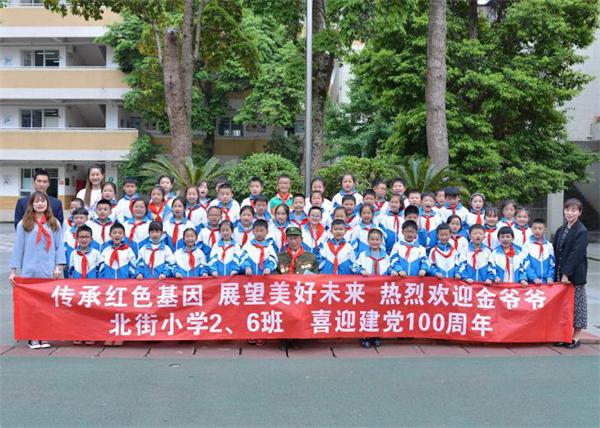 地方频道-成都 教育培训 近日,大邑县北街小学邀请四川省革命伤残军人