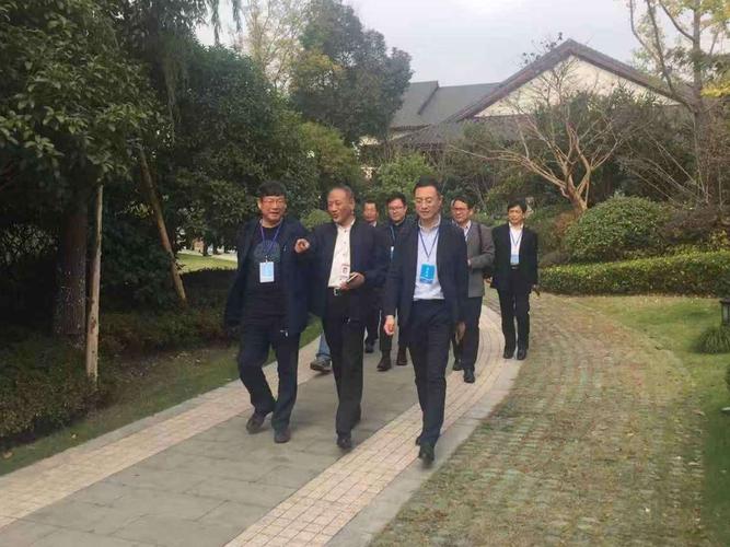 园区管委会主任胡广鑫率队回访蓝城集团