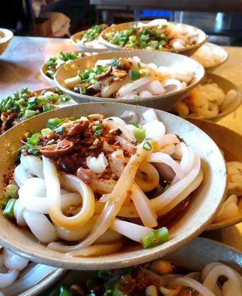 洛带古镇不仅文化底蕴深厚 就连美食也是扎堆堆 因此成为咱们龙泉人