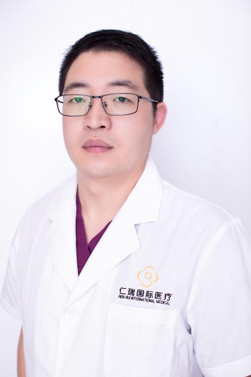 张煜,男,珠海仁瑞医疗美容门诊部医生12