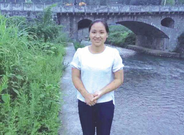 【人物简介】谢艳前,女,1981年12月出生,党员,现任遵义市道真县洛龙镇