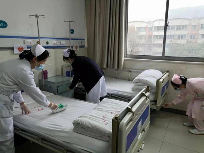 室外天气寒冷刺骨 室内病房温暖如春