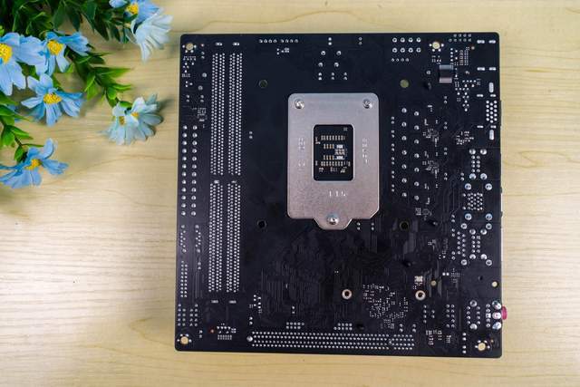 超频三蜂鸟2机箱让铭瑄h510itx也能用上3060了