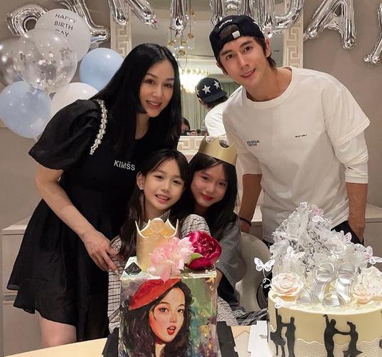 钟丽缇曝光女儿们近照二女儿直接逆袭网友人生赢家