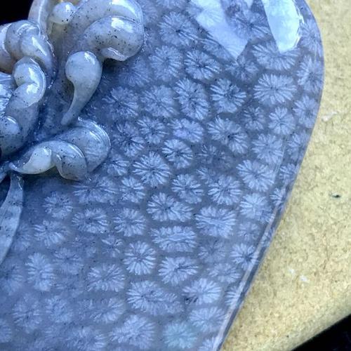 高品揭阳工糖化料灰蓝色枫叶纹珊瑚玉菊花化石雕刻件挂坠花开富贵