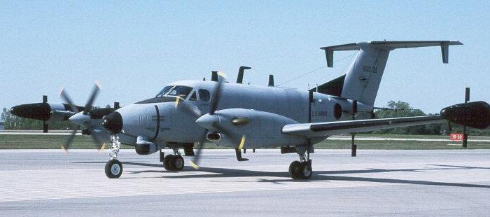 c-12& rc-12"护栏"运输机和电子情报飞机