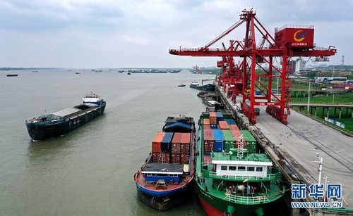 飞阅中国安徽铜陵长江港口吞吐忙