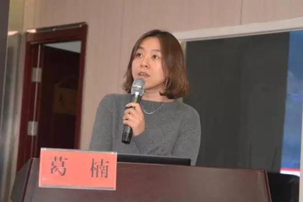 图为:中国医科大学附属盛京医院葛楠教授作《eus引导下细针穿刺应用
