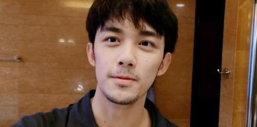 吴磊罕见留胡子出镜,这造型像极了胡歌,这两人你们更喜欢谁?