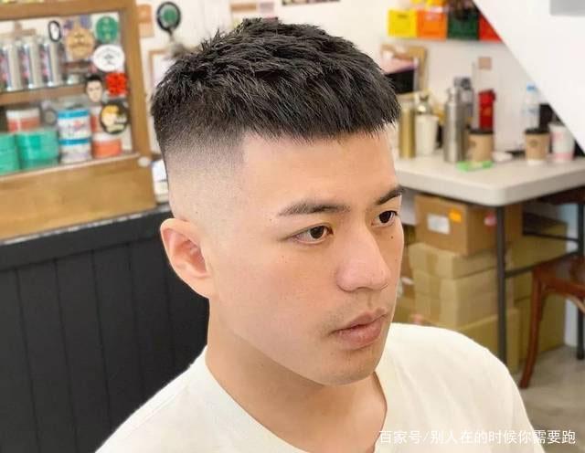 有很多哥哥私人聊天阿潮,你能多分享一下男孩短发的发型吗?