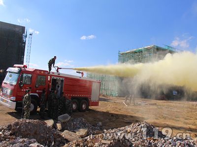 曲靖:70万元干粉泡沫连用消防车"落户"[图]