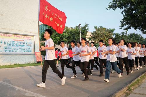 阳西一中开展晨跑活动,建设健康校园