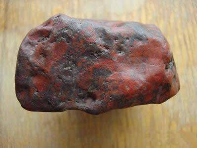 新疆戈壁滩上随处可见的石头,有些竟然比黄金还值钱?