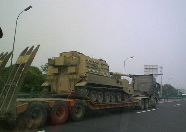 资料图:网友拍摄疑似plz-52型155毫米榴弹炮.