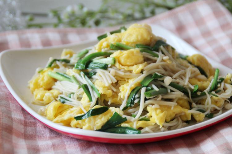 【金针菇韭菜炒鸡蛋】