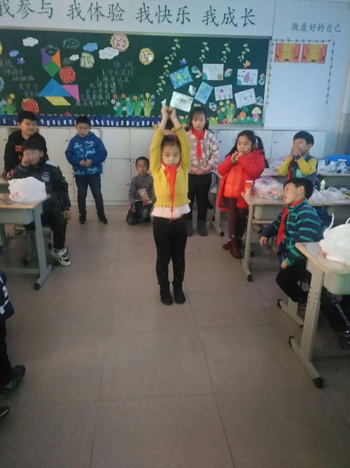 元旦晚会上紫怡跳得舞蹈真优美
