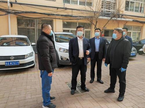 区委副书记区长鞠正江察看社区疫情防控工作