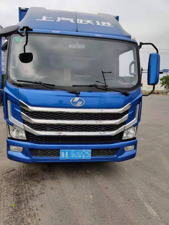 有颜值更有内涵!接连看车三次,这位80后说出选跃进快运h500原因