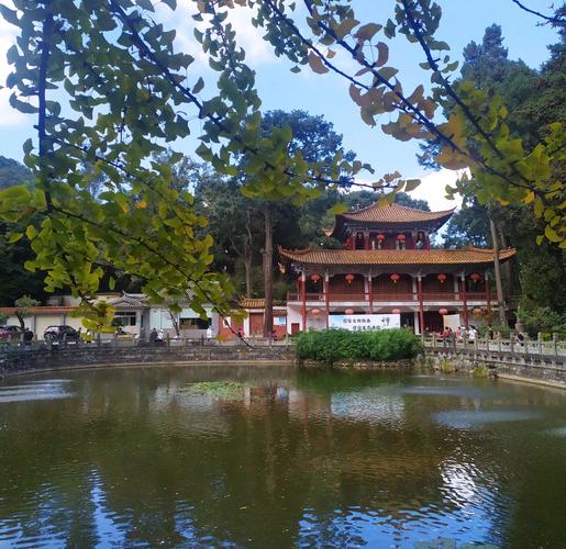 昆明西山华亭寺大门.