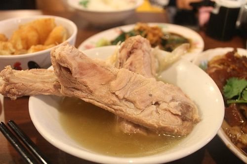 由于松发肉骨茶就是普通的小店面,所以环境相对一般,但是味道很好