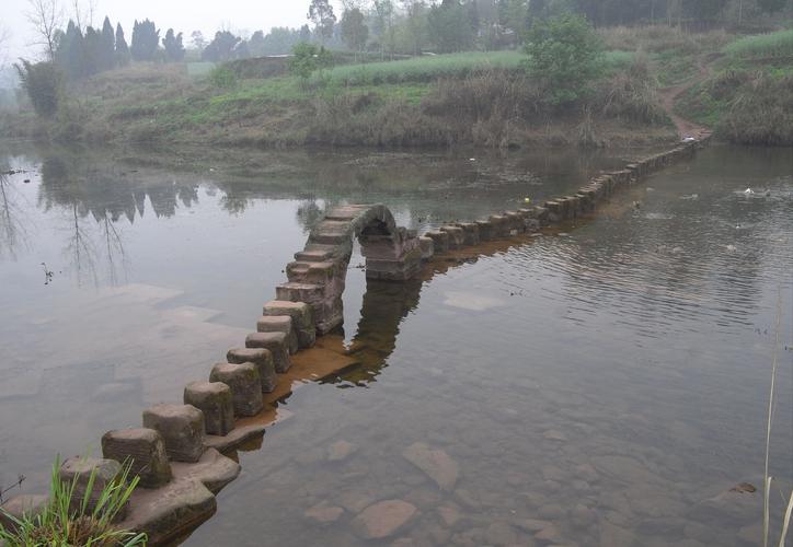 春回资中双龙镇奇龙乡想滩村蒙溪河跳墩子石桥