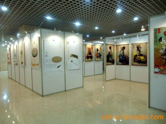 供应北京挂画展板八棱柱租赁,书画展板摄影展板租赁