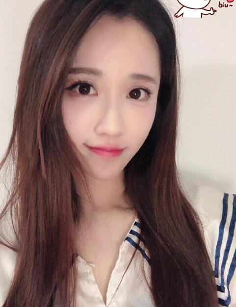 虎牙轩子巨2兔秀清纯自拍 这眼睛大得就像冯提莫?