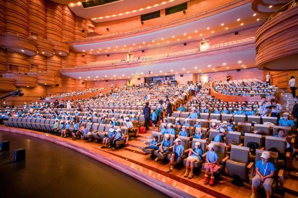 超3000人在上海保利大剧院唱响百年赞歌