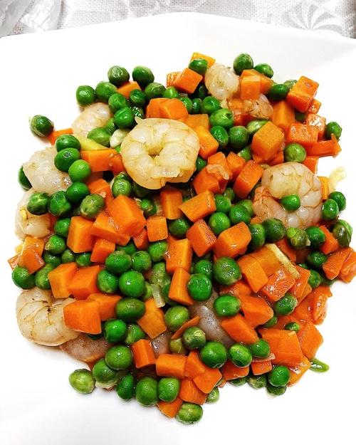 豌豆胡萝卜炒虾仁