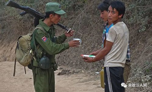 果敢同盟军行军路上踏平坎坷 军民团结一家亲