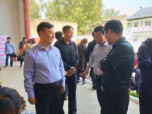"健康洛宁行 大医献爱心"健康扶贫义诊活动走进城郊乡