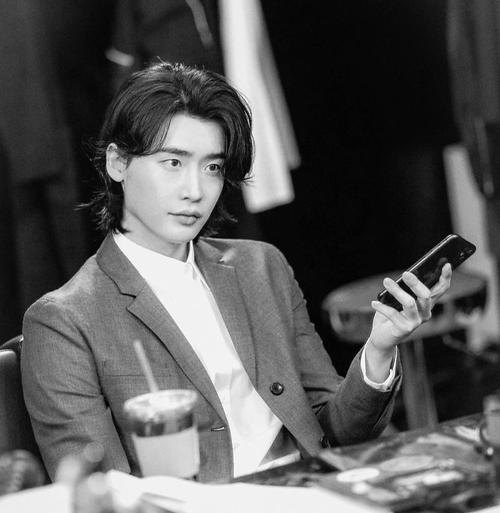 李钟硕的长发造型